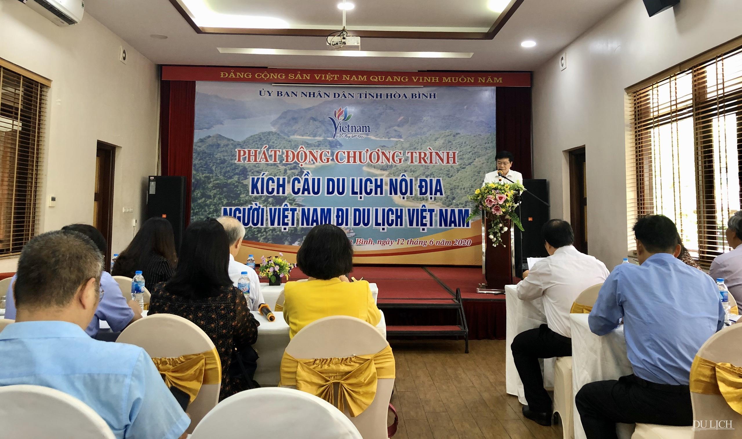 Phó Chủ tịch UBND tỉnh Hòa Bình Nguyễn Văn Chương phát biểu tại buổi lễ